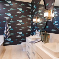 Poisson de mer sur le mur de la salle de bain