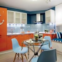 Couleur orange à l'intérieur de la cuisine