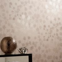 Papel tapiz brillante con motivos florales brillantes