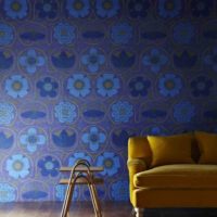 Sombras de azul en el papel de la sala de estar