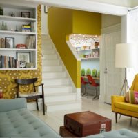 Pequeña sala de estar en una casa de campo