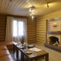 Cheminée à l'intérieur d'une salle de bain privée