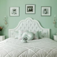 Textile blanc sur le lit pour une fille