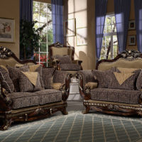 Beaux fauteuils de style classique