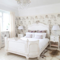 Lit blanc de style classique
