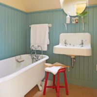 Intérieur de la salle de bain rétro