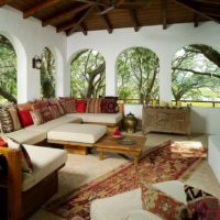 Terrasse de maison de campagne de style marocain