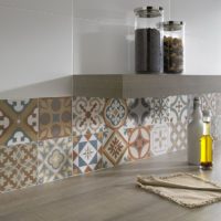 Mosaïque en céramique avec ornements orientaux