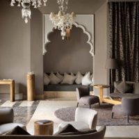 Intérieur gris du salon dans le style orient