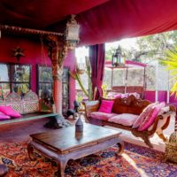 Style marocain dans la conception de la cour d'une maison privée