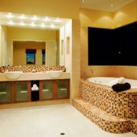 Jaune dans la conception de la salle de bain