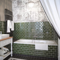 Mosaïque à l'intérieur de la salle de bain d'une maison de campagne