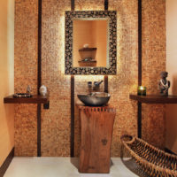 Intérieur de salle de bain de style ancien