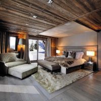 La chambre d'une maison allemande dans des tons sombres