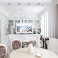 Théière sur la table à manger