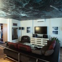 Plafond tendu à l'image du ciel étoilé