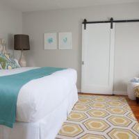 Accents noirs à l'intérieur de la chambre