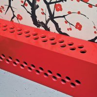Écran rouge élégant pour batterie