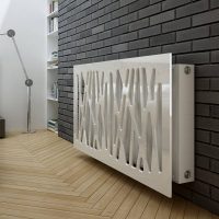 Écran en plastique sur le radiateur