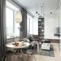 Coin repas avec une table ronde
