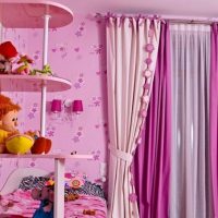 Rideaux roses dans une pépinière