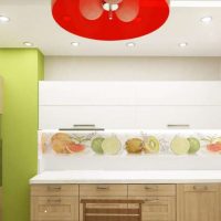 Éclairage de cuisine avec abat-jour rouge