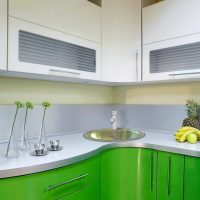 Évier rond dans le coin de la cuisine
