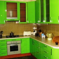 Cuisine lumineuse aux façades en acrylique