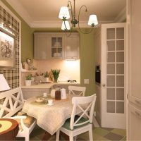 Cuisine provençale dans un appartement d'un immeuble de plusieurs étages