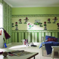 La combinaison de papier peint vert avec un motif différent
