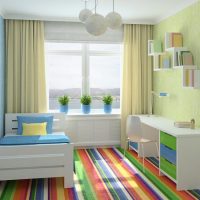 Chambre d'enfants avec plancher rayé