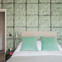 Papier peint imitant des blocs de verre sur la tête du lit