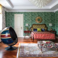 Fauteuil sphérique dans une chambre moderne