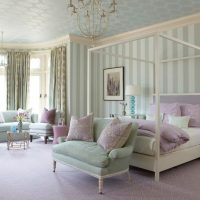 Combiné chambre-salon dans une maison privée