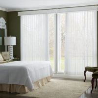 Stores en tissu blanc avec corniche