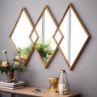 Décoration murale avec un miroir