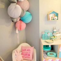 Décoration murale bricolage avec des boules de papier