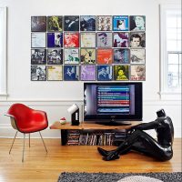 Fauteuil rouge sur sol stratifié