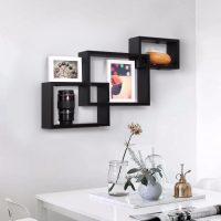 Étagères noires pour la décoration intérieure