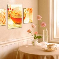Image modulaire sur le mur de la cuisine