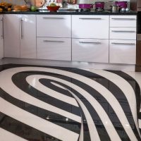 Rayures noires et blanches du sol dans la cuisine