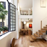 Arbre à l'intérieur d'une maison privée