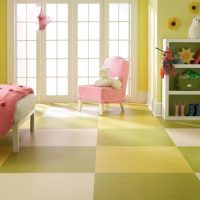 Marmoleum dans une chambre d'enfants pour une fille
