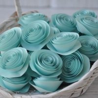 Panier de fleurs en papier fait maison