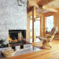 Beau fauteuil en bois
