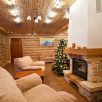 Lampes au plafond avec boiseries