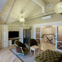 salon au deuxième étage d'une maison en bois