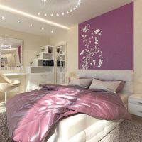 Couvre-lit lilas avec ornement blanc