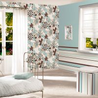 Design de chambre à coucher fille dans des tons délicats.