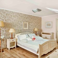Lit en bois naturel blanc